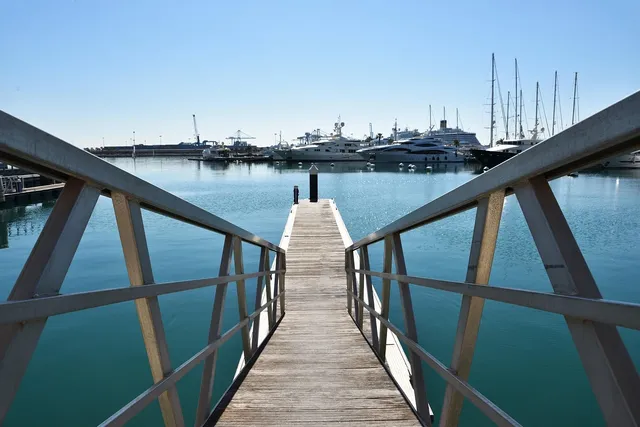 Pont de Fusta/ Local de 4.842 m2 /Valencia