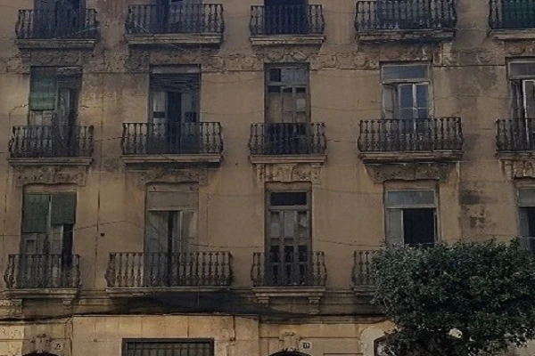 Edificio / Avenida del Puerto 